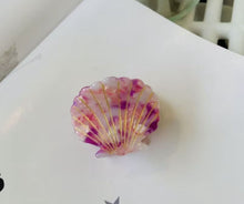 Load image into Gallery viewer, MINI SHELL HAIR CLAW