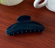 Load image into Gallery viewer, NICOLLE HAIR CLAW