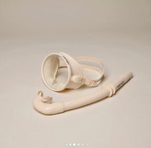 Load image into Gallery viewer, DIVE MASK  &amp; SNORKEL SET - GABTLE HABITS

