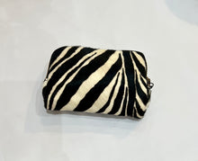 Load image into Gallery viewer, LEATHER WALLET
