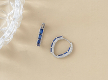 Load image into Gallery viewer, V-SHAPE HOOPS GOLD AND SILVER - JEWELRY
