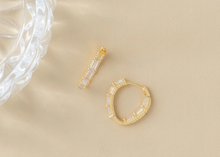 Load image into Gallery viewer, V-SHAPE HOOPS GOLD AND SILVER - JEWELRY
