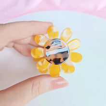 Load image into Gallery viewer, FLOWER HAIRCLAW
