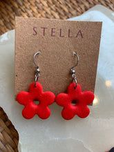 Load image into Gallery viewer, FLOWER EARRINGS - KIDS
