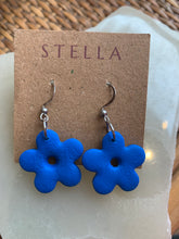 Load image into Gallery viewer, FLOWER EARRINGS - KIDS
