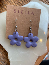 Load image into Gallery viewer, FLOWER EARRINGS - KIDS
