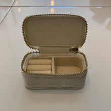 Load image into Gallery viewer, JEWELRY TRAVEL CASE
