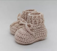 Load image into Gallery viewer, Crochet infant shoes
