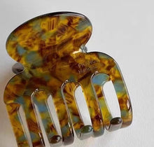 Load image into Gallery viewer, PRITZEL HAIR CLAW
