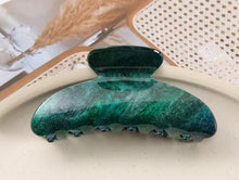 Load image into Gallery viewer, PITAKU HAIR CLAW
