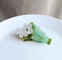 Load image into Gallery viewer, FLOWER BOUQUET HAIR CLAW

