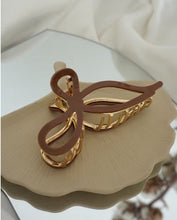 Load image into Gallery viewer, COQUETTE METAL HAIR CLAW
