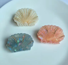 Load image into Gallery viewer, MERMAID SHELL RHINESTONE HAIR CLAW
