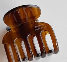 Load image into Gallery viewer, PRITZEL HAIR CLAW

