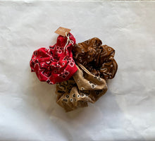 Load image into Gallery viewer, SCRUNCHIES
