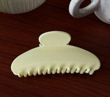 Load image into Gallery viewer, NICOLLE HAIR CLAW
