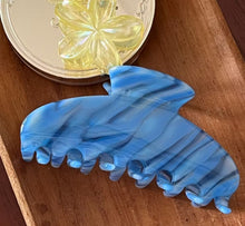 Load image into Gallery viewer, ANGELA HAIR CLAW
