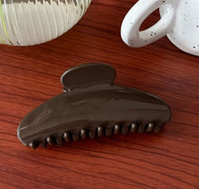 Load image into Gallery viewer, NICOLLE HAIR CLAW
