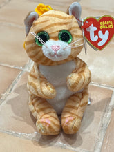 Load image into Gallery viewer, BEANIE ANIMALS KEYCHAIN
