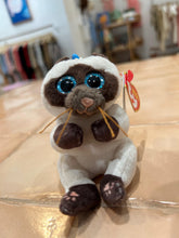 Load image into Gallery viewer, BEANIE ANIMALS KEYCHAIN
