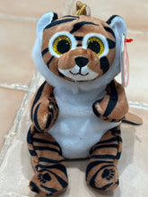 Load image into Gallery viewer, BEANIE ANIMALS KEYCHAIN
