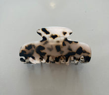 Load image into Gallery viewer, FRANCE ACRYLIC HAIR CLAW
