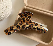 Load image into Gallery viewer, PANTHER HAIR CLAW
