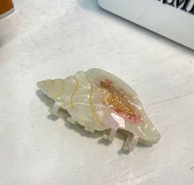 Load image into Gallery viewer, CONCH HAIR CLAW
