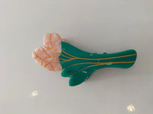 Load image into Gallery viewer, FLOWER HAIRCLAW
