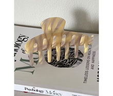 Load image into Gallery viewer, ANGELA HAIR CLAW
