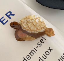 Load image into Gallery viewer, TURTLE HAIR CLAW
