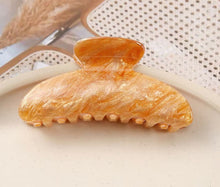 Load image into Gallery viewer, PITAKU HAIR CLAW

