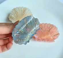 Load image into Gallery viewer, MERMAID SHELL RHINESTONE HAIR CLAW
