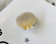 Load image into Gallery viewer, MINI SHELL HAIR CLAW
