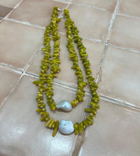 Load image into Gallery viewer, LONG SHELL NECKLACE WITH PEARL
