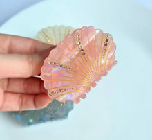 Load image into Gallery viewer, MERMAID SHELL RHINESTONE HAIR CLAW
