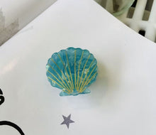 Load image into Gallery viewer, MINI SHELL HAIR CLAW
