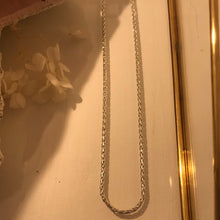 Load image into Gallery viewer, Essence Choker - MATTIER

